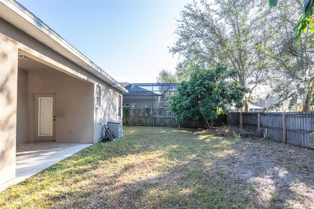 view of yard featuring a patio