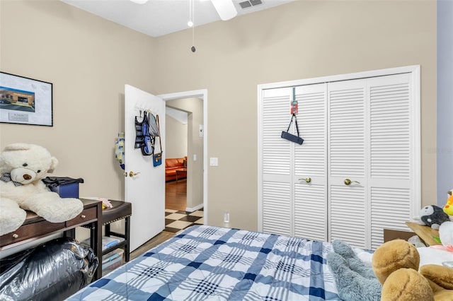 bedroom with ceiling fan and a closet