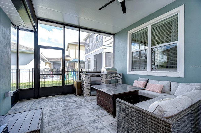 sunroom with ceiling fan