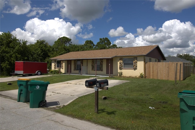 ranch-style house featuring a front yard