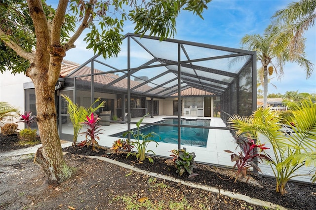 5809 Cruiser Way, Tampa, FL 33615 - back of house featuring an outdoor pool, a patio, and a lanai