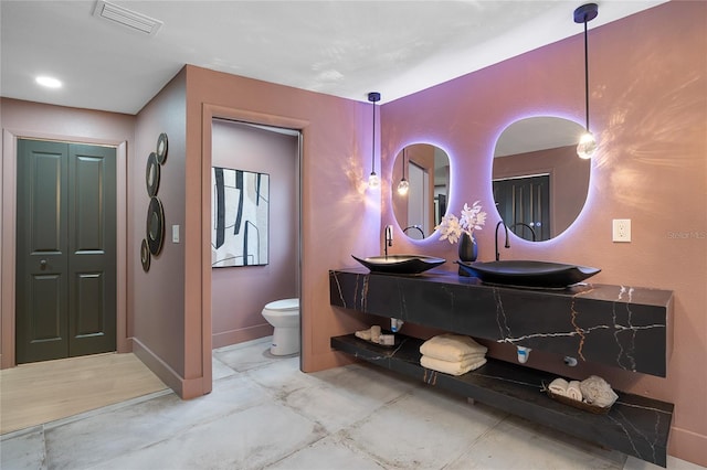 5809 Cruiser Way, Tampa, FL 33615 - full bath with double vanity and toilet