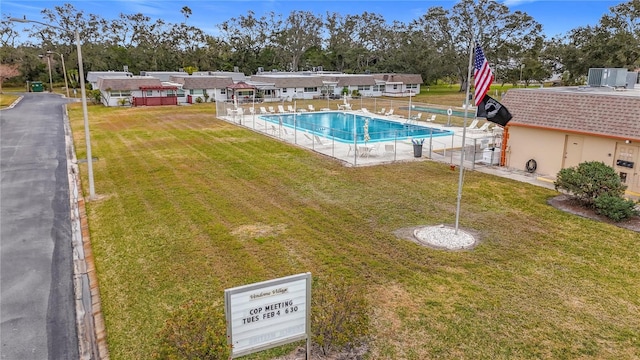 view of swimming pool with a yard