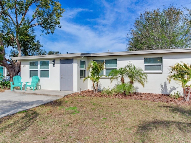 single story home featuring a front yard