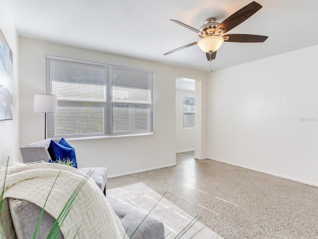 sitting room with ceiling fan