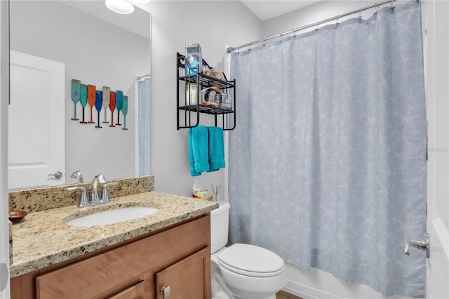 full bathroom with shower / tub combo with curtain, vanity, and toilet