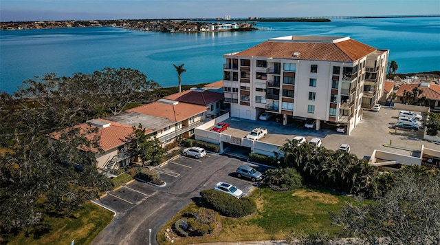 bird's eye view with a water view