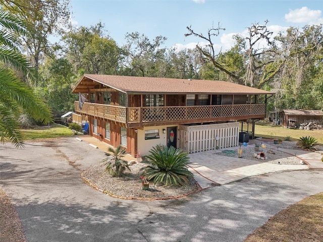 view of front of home featuring a garage