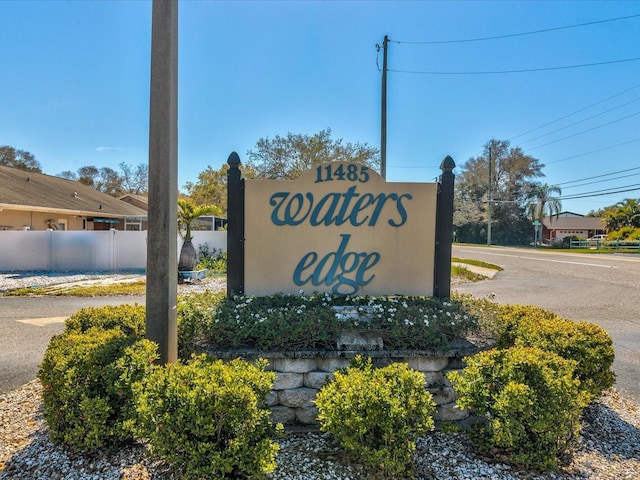 view of community / neighborhood sign