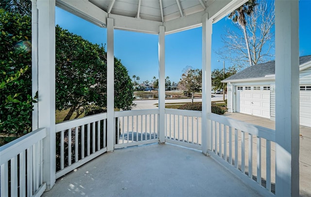 balcony featuring covered porch