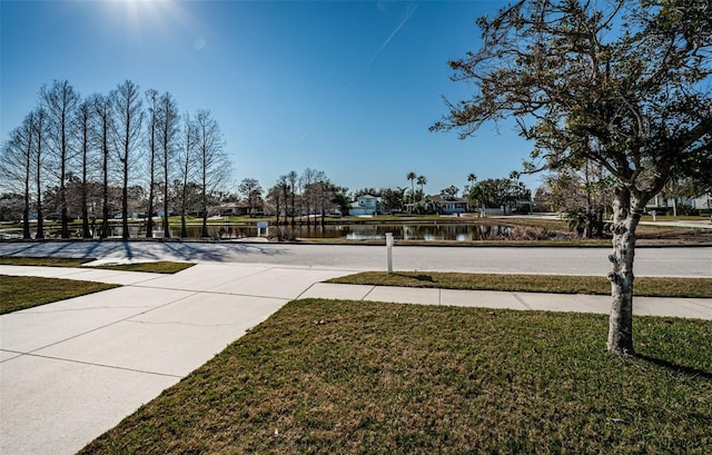 view of yard featuring a water view