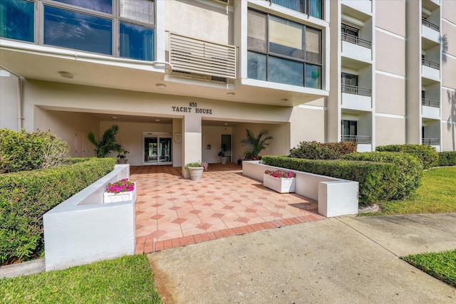 entrance to property featuring a patio area