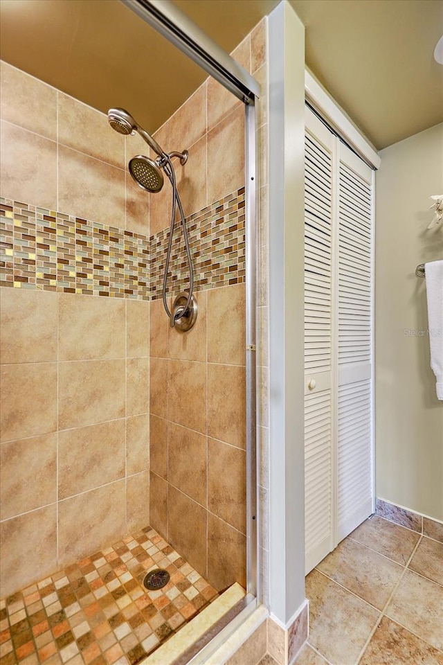 bathroom with a tile shower