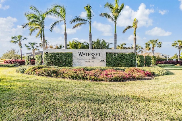 community sign with a lawn