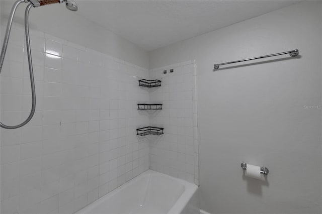 bathroom with tiled shower / bath combo