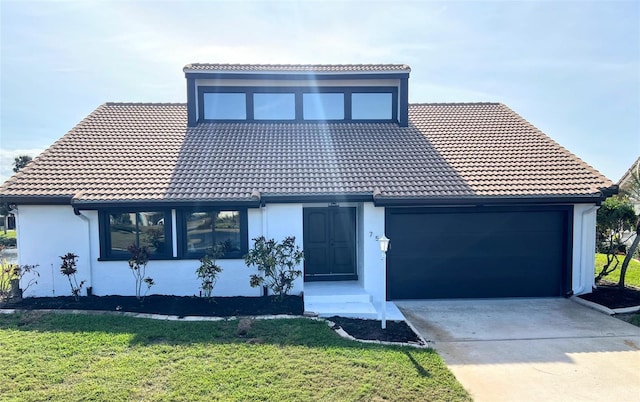 view of front facade with a front yard