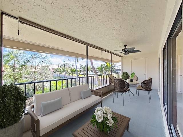 sunroom with ceiling fan