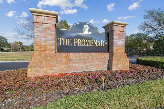 view of community / neighborhood sign