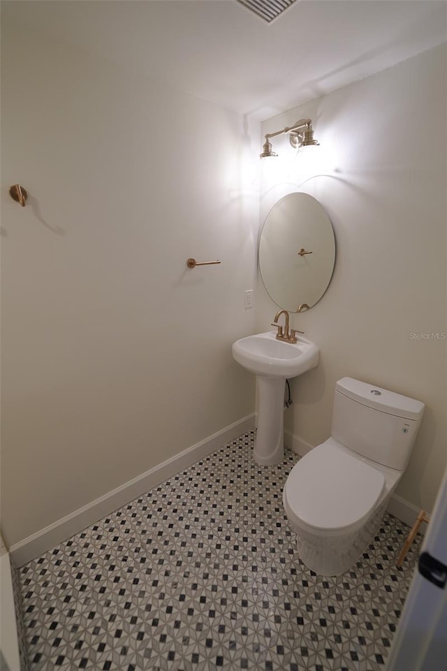 bathroom featuring toilet