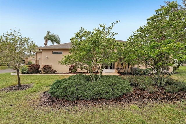 view of front of house featuring a front yard