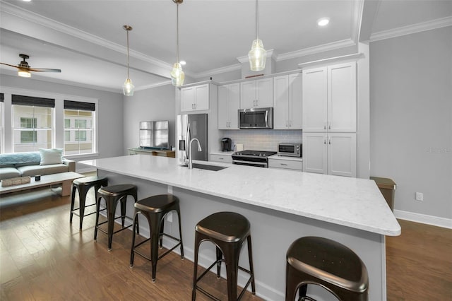 kitchen with decorative light fixtures, a spacious island, and appliances with stainless steel finishes