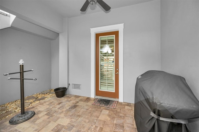 property entrance featuring ceiling fan