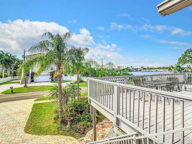 view of property's community featuring a water view