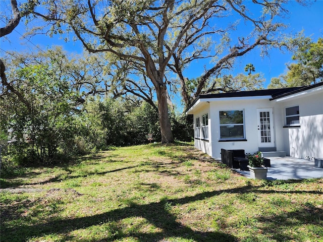 view of yard with a patio