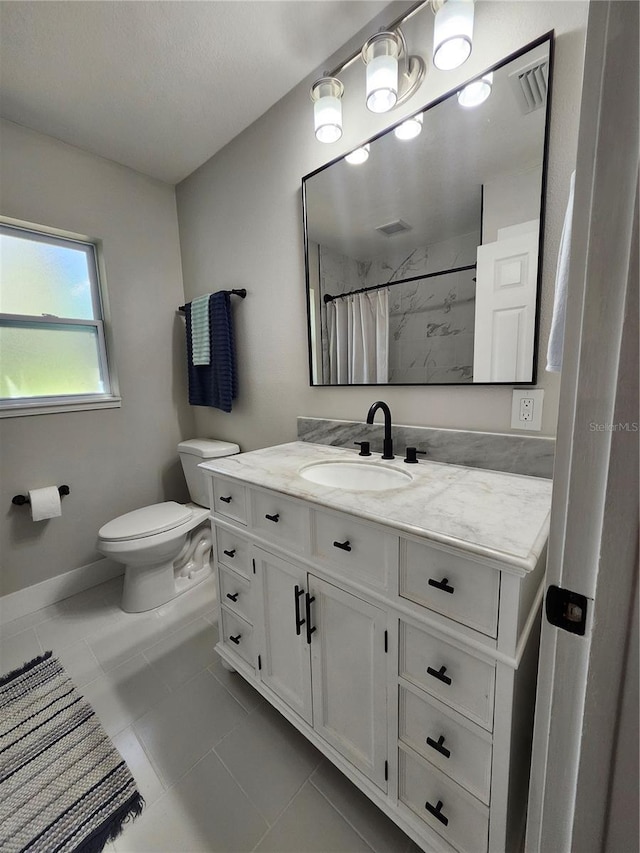 bathroom with curtained shower, visible vents, toilet, vanity, and baseboards