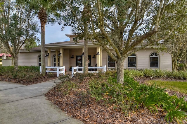 view of front facade with covered porch