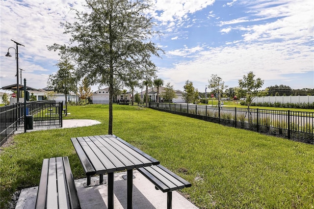 view of yard featuring a patio area