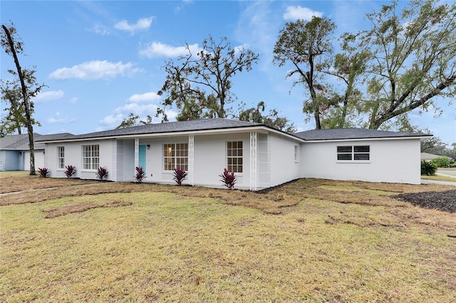 single story home featuring a front yard