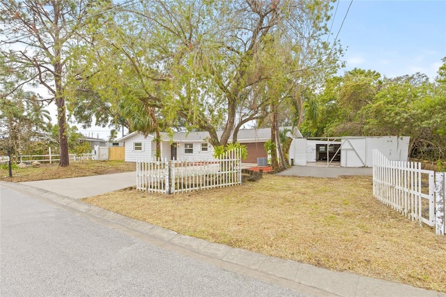 view of front of property with a front lawn