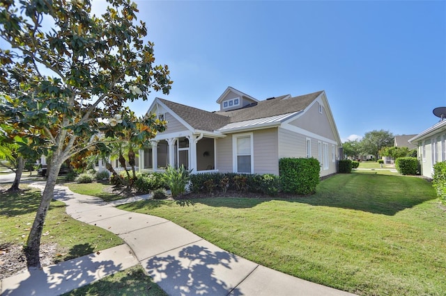 view of front of house featuring a front lawn