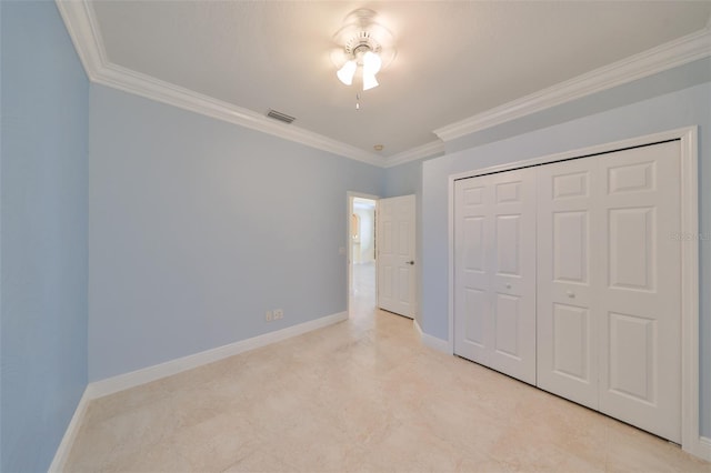 unfurnished bedroom featuring a closet, ceiling fan, and ornamental molding