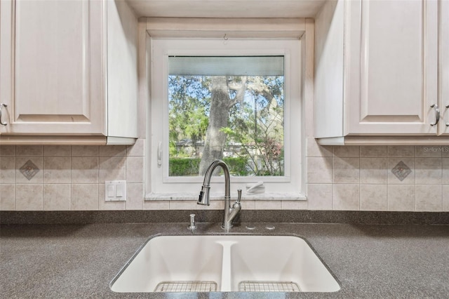 kitchen with backsplash and a sink