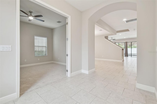 unfurnished room featuring ceiling fan and light colored carpet