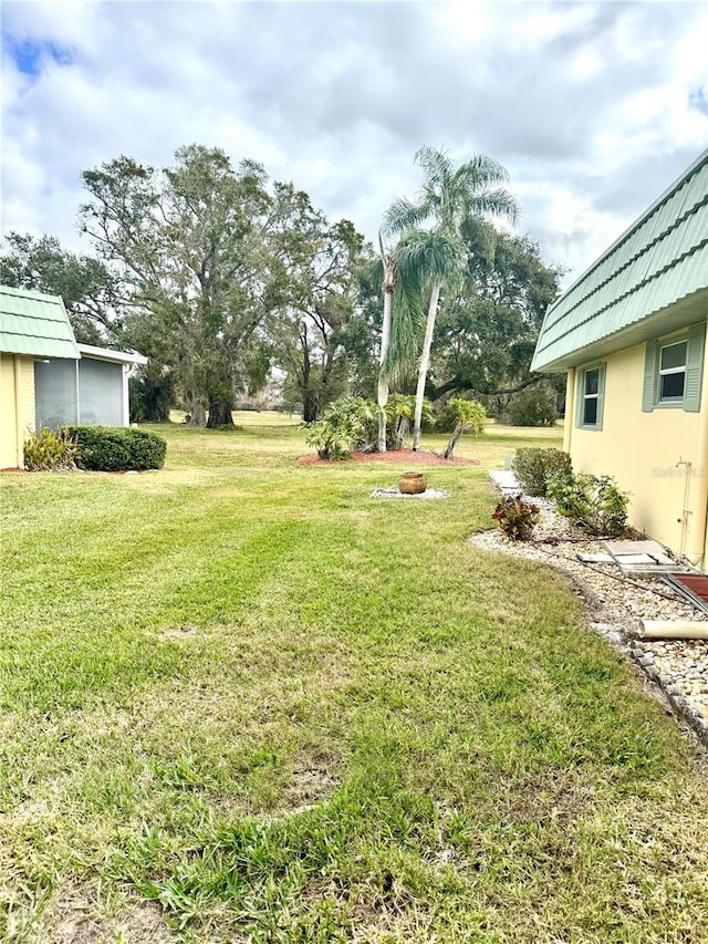 view of yard featuring an outdoor fire pit