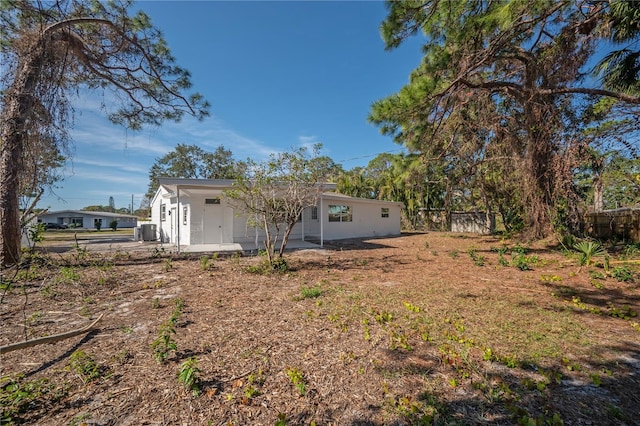 view of yard with a patio