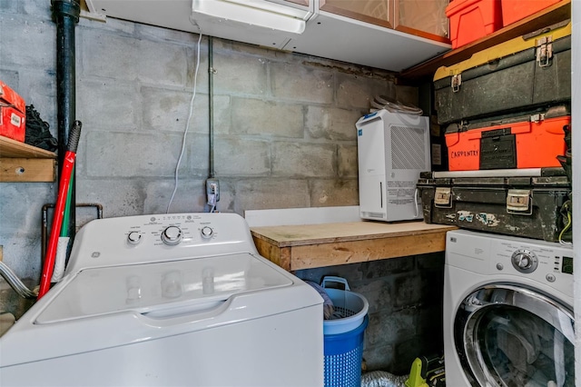 clothes washing area with washer / dryer