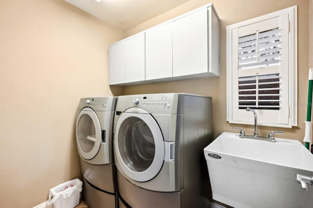 laundry room featuring sink, cabinets, and independent washer and dryer