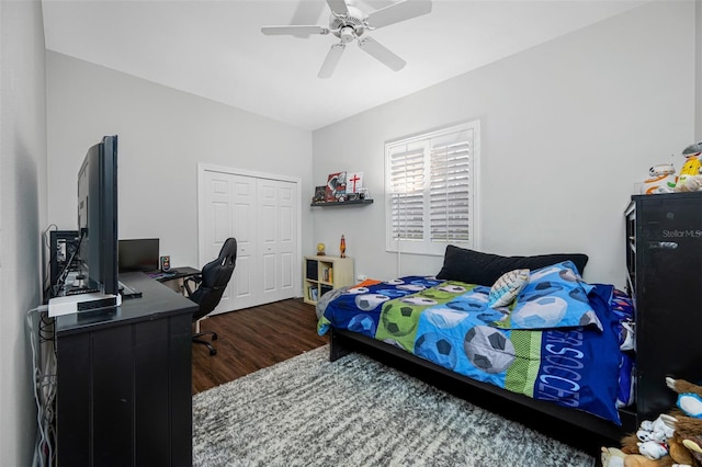 bedroom featuring dark wood-type flooring, a closet, and ceiling fan