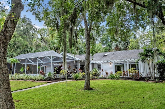 view of front of home featuring a lanai, a front yard, and a pergola