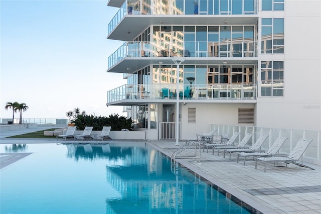 view of swimming pool featuring a patio