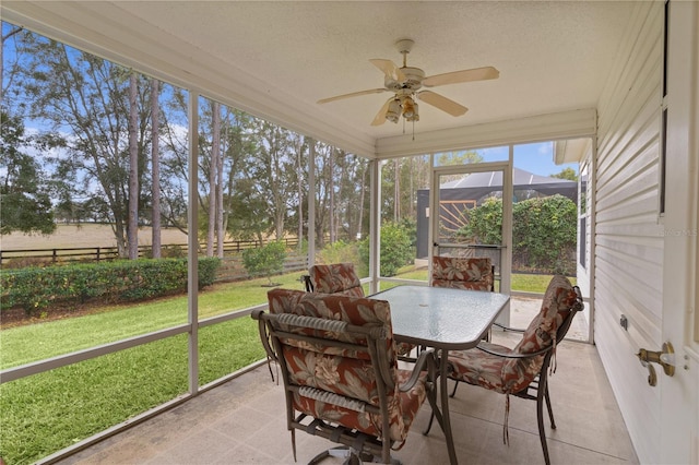 sunroom with ceiling fan