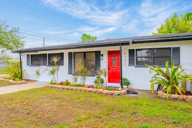 single story home with a front yard