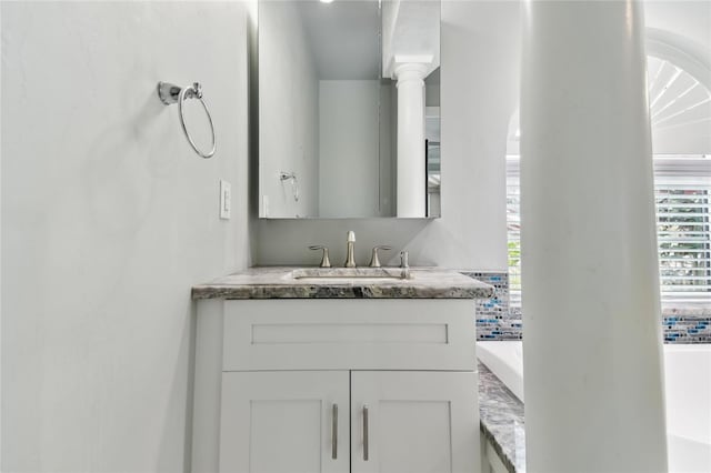 bathroom featuring a bathtub and vanity