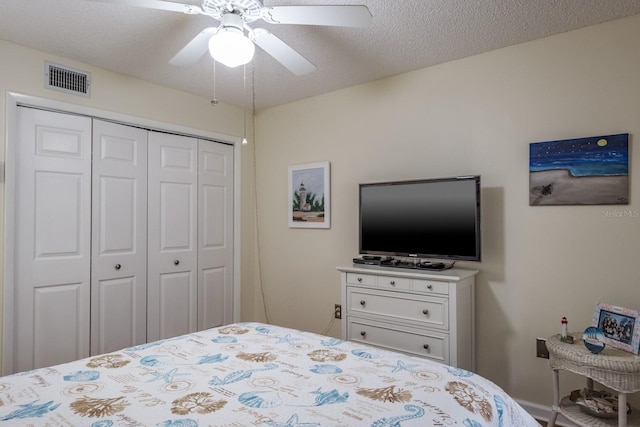 bedroom featuring a textured ceiling, a closet, and ceiling fan