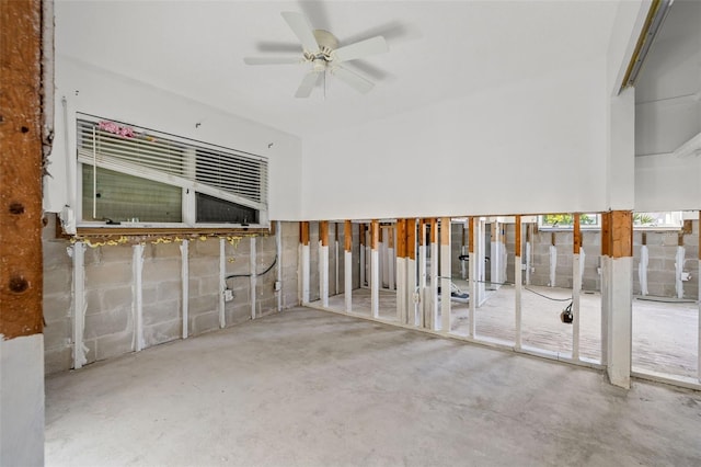 unfurnished room featuring ceiling fan and concrete flooring