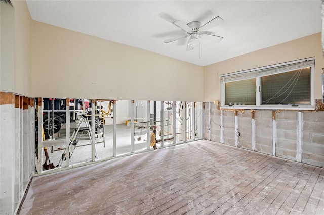 unfurnished room with ceiling fan